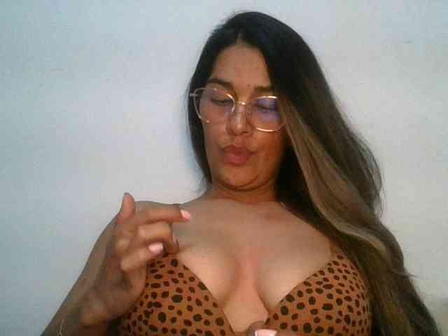 JuanaBrunette webcam