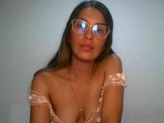 JuanaBrunette webcam