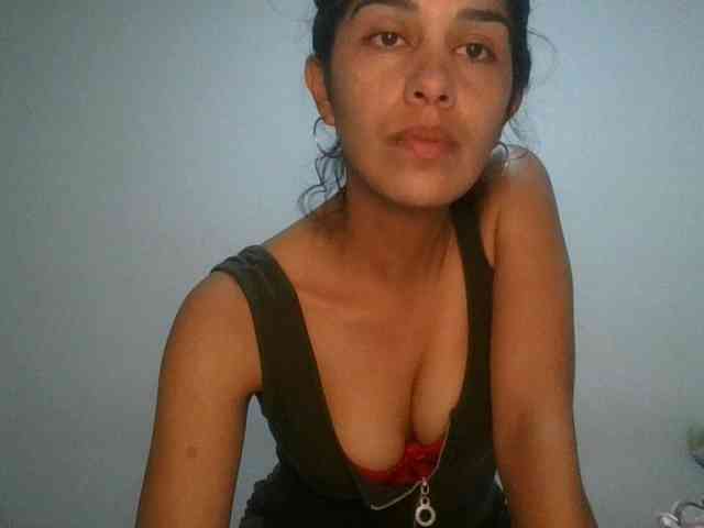 JuanaBrunette webcam