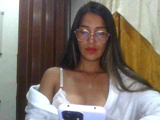 JuanaBrunette