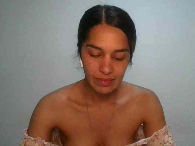 JuanaBrunette webcam