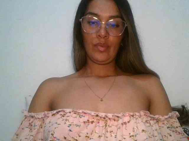 JuanaBrunette webcam