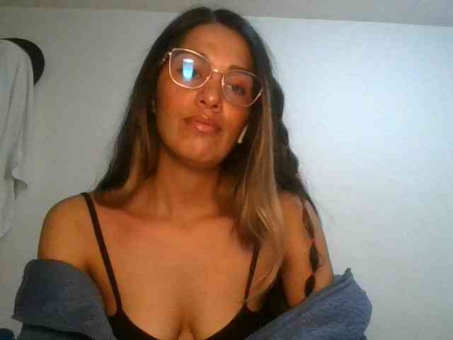 JuanaBrunette webcam