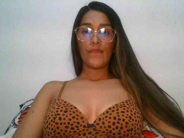 JuanaBrunette webcam