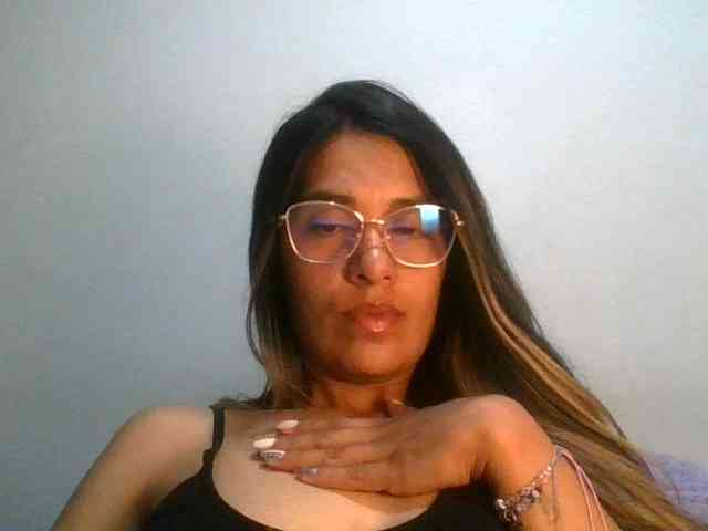 JuanaBrunette webcam
