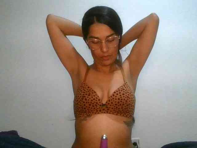 JuanaBrunette webcam