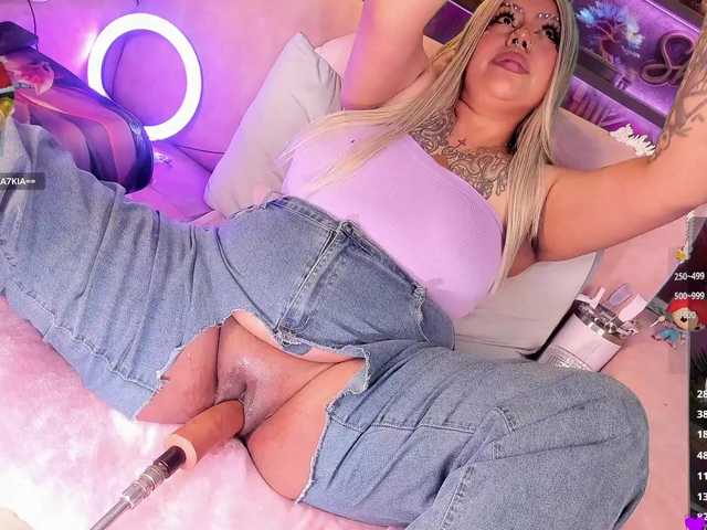 shaynamanson live cam on BongaCams