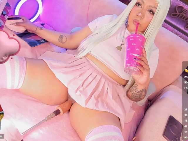shaynamanson live cam on BongaCams