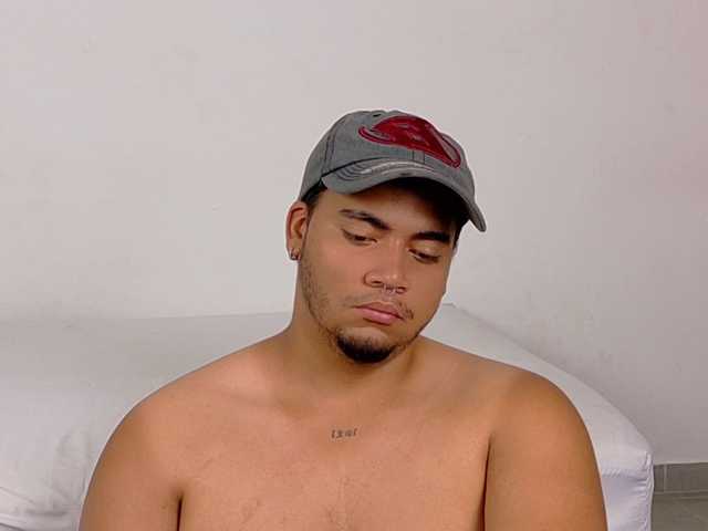 WhiteSun-01 live cam on BongaCams