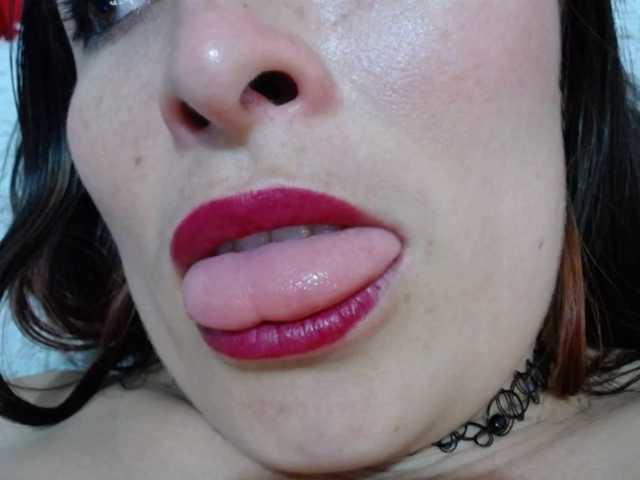 le modèle alexandra_94 est en webcam porno dans un show sur le site bongacams, il possède les tags suivants: Latino/Hispanic,Brunette,Trimmed