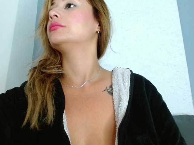 carlabeer live cam on BongaCams