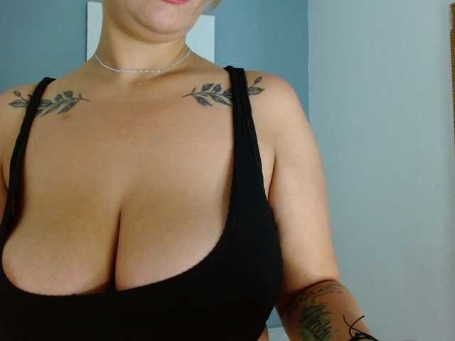 carlabeer live cam on BongaCams