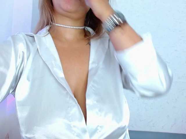 carlabeer's BongaCams show and profile