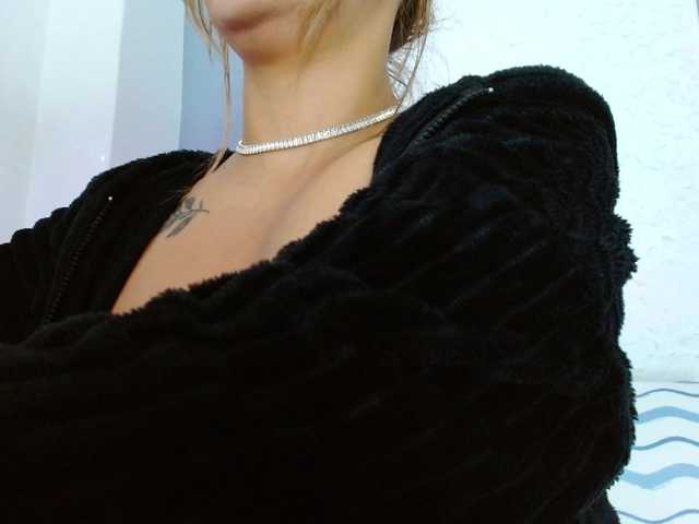 carlabeer — live female cam