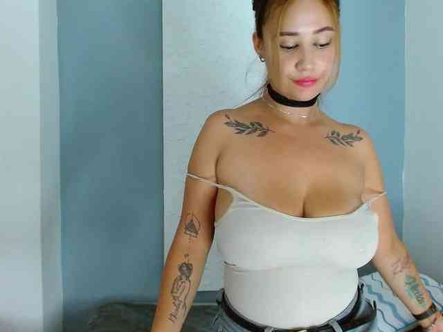 carlabeer Live Webcam on BongaCams