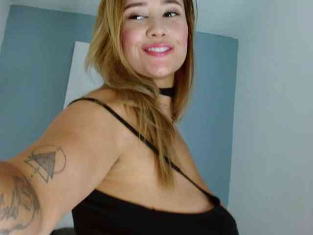 carlabeer Live Webcam on BongaCams