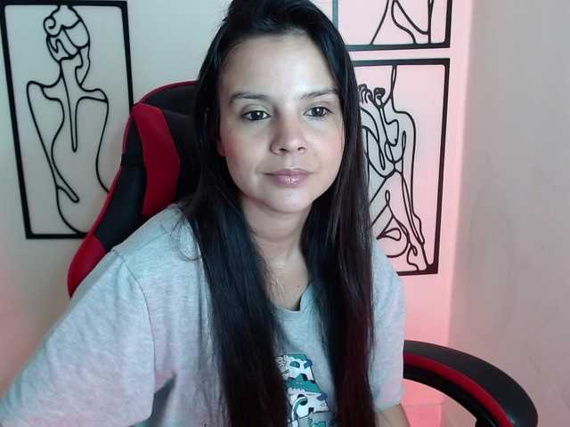 MiaRobinn live webcam show