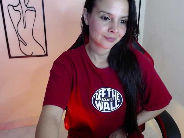 MiaRobinn, 24 y/o - Live Cam on BongaCams