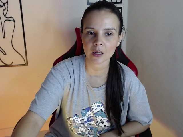 MiaRobinn live cam on BongaCams