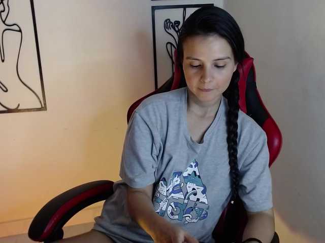 le modèle MiaRobinn est en webcam porno dans un show sur le site bongacams, il possède les tags suivants: Latino/Hispanic,Brunette,Shaved