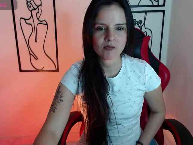 MiaRobinn webcam