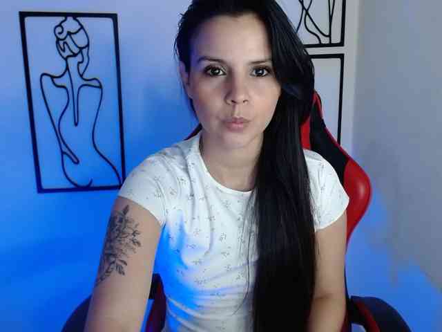 MiaRobinn webcam