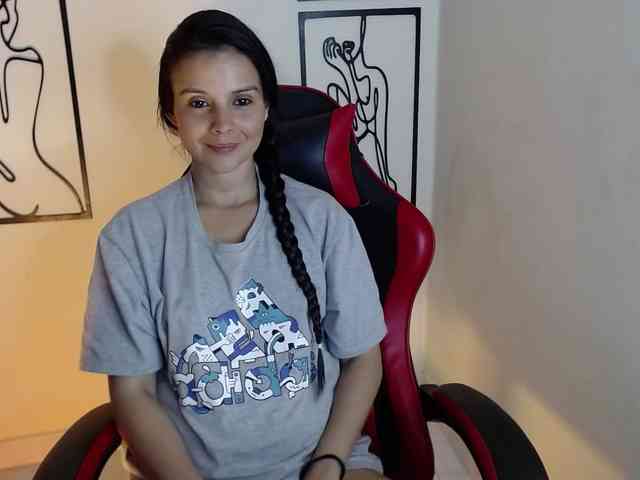 MiaRobinn webcam