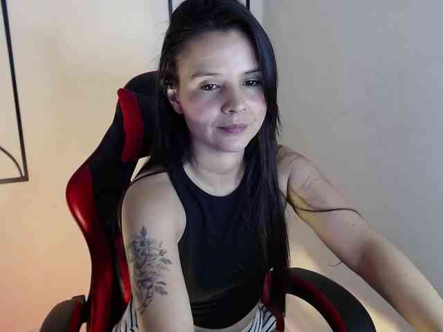 MiaRobinn webcam