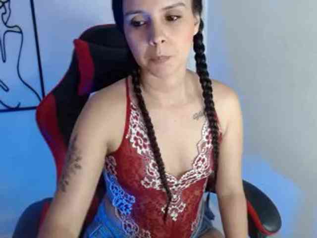 MiaRobinn webcam