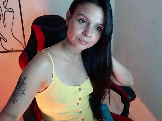 MiaRobinn webcam