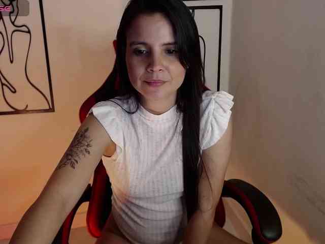MiaRobinn webcam
