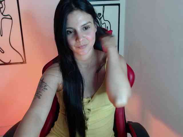 MiaRobinn webcam