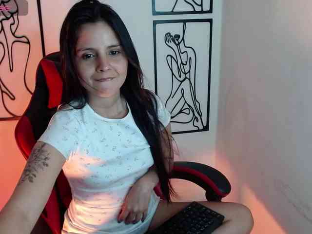 MiaRobinn webcam