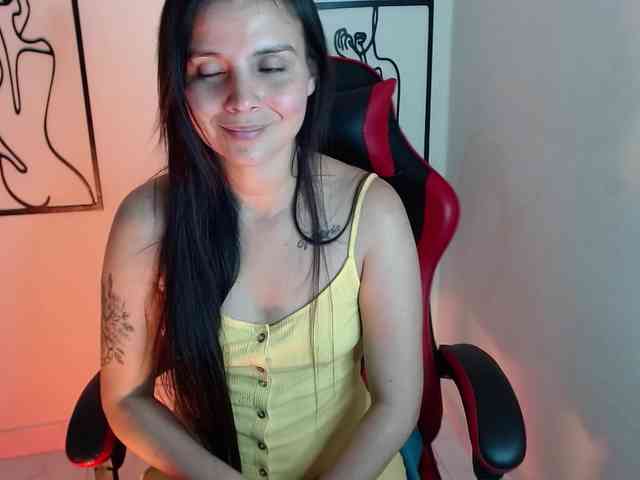 MiaRobinn webcam