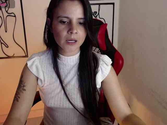 MiaRobinn webcam