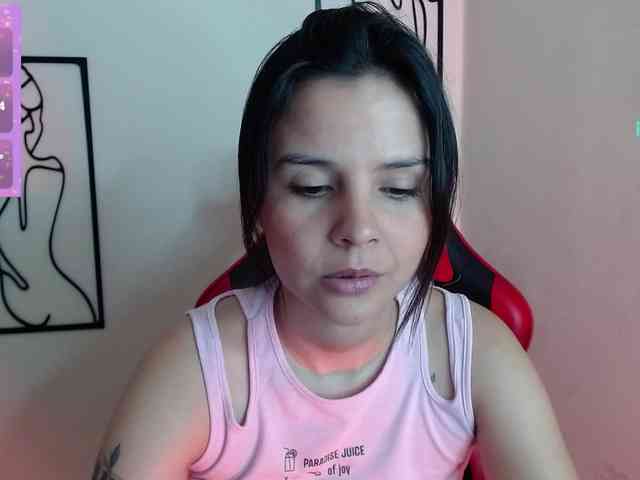 MiaRobinn webcam