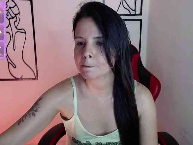 MiaRobinn webcam