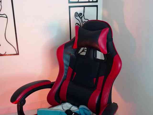 MiaRobinn webcam