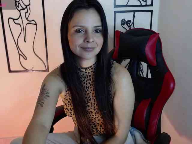 MiaRobinn webcam