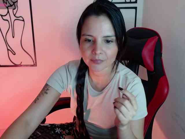 MiaRobinn webcam