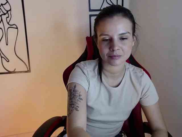 MiaRobinn webcam
