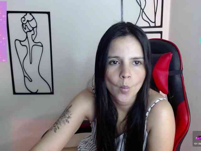 MiaRobinn webcam