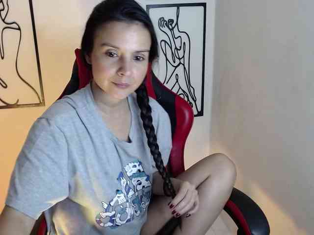MiaRobinn webcam