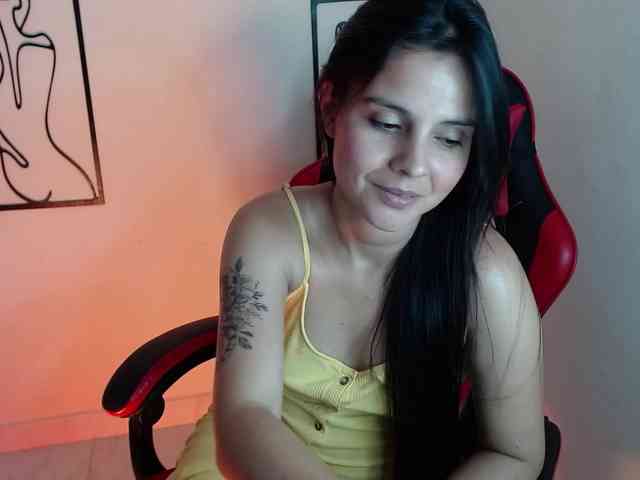 MiaRobinn webcam