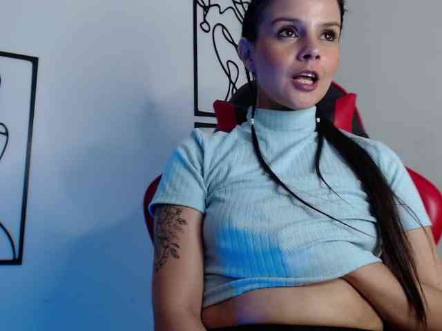 MiaRobinn webcam