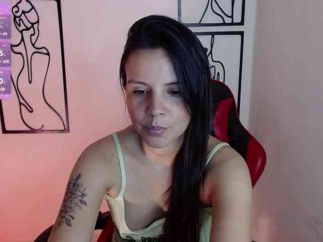 MiaRobinn webcam