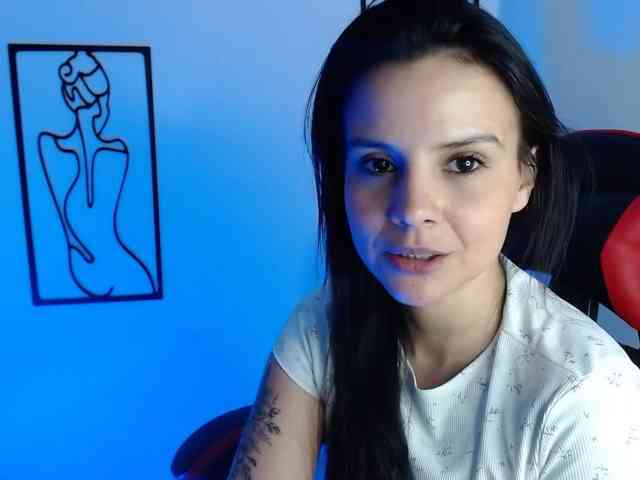 MiaRobinn webcam