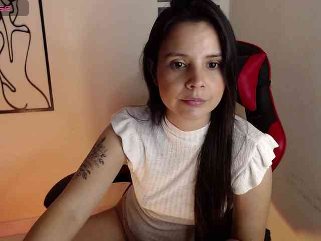 MiaRobinn webcam