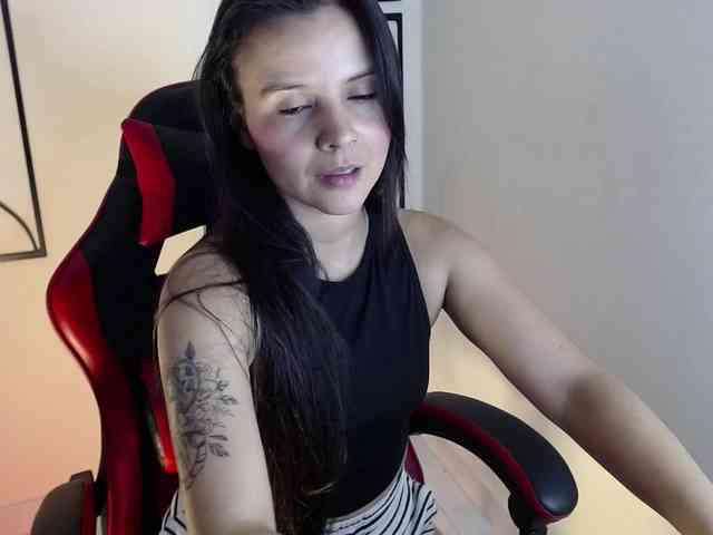 MiaRobinn webcam