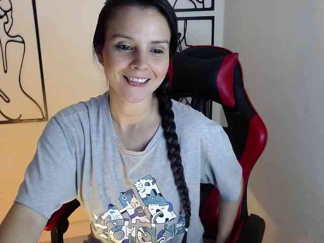 MiaRobinn webcam